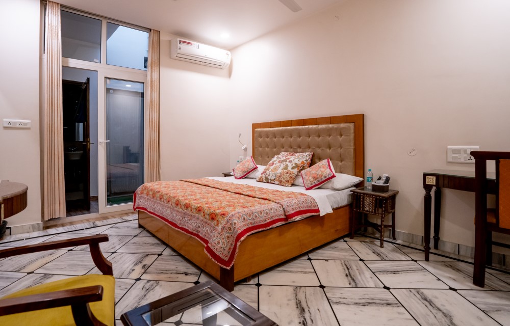 Deluxe Room No Window